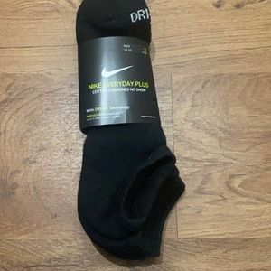 Nike socks. Men 12-15 pack of 3